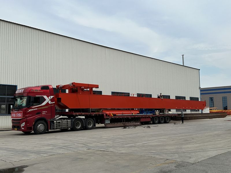 重慶某公司采購我公司一臺(tái)新式雙梁通用橋式起重機(jī)。